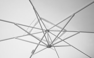 Ombrellone California 3X3 palo basculante bianco con maniglia Greenwood