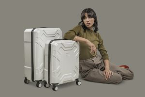 Trolley da viaggio a quattro ruote dal design industriale, chiusura TSA