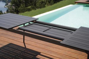 Tavolo Anzio - Allungabile  165/250 X 90 Cm - Piano A Doghe In Alluminio - Allungo Con Gambe Scorrevoli