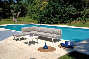 Set Tunisi Angolare - Composto Da 2 Divani A 3 Posti Trasformabili In Lettini - Tavolino 68 X 68 X 41 Cm Con Piano A Doghe Di Alluminio - Struttura In Alluminio  - Cuscini Sfoderabili