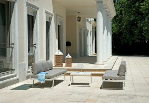 Set Tunisi Angolare - Composto Da 2 Divani A 3 Posti Trasformabili In Lettini - Tavolino 68 X 68 X 41 Cm Con Piano A Doghe Di Alluminio - Struttura In Alluminio  - Cuscini Sfoderabili