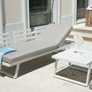 Set Tunisi Angolare - Composto Da 2 Divani A 3 Posti Trasformabili In Lettini - Tavolino 68 X 68 X 41 Cm Con Piano A Doghe Di Alluminio - Struttura In Alluminio  - Cuscini Sfoderabili