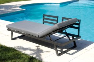 Set Tunisi Angolare - Composto Da 2 Divani A 3 Posti Trasformabili In Lettini - Tavolino 68 X 68 X 41 Cm Con Piano A Doghe Di Alluminio - Struttura In Alluminio  - Cuscini Sfoderabili