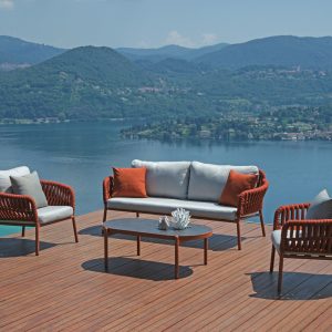 Set Maratea - Composto Da 2 Poltrone, Un Divano A Tre Posti - E Un Tavolino Piano In Ceramic Glass Effetto Cemento 110 X 60 X 40 Cm - Struttura In Alluminio E Corda - Cuscini Sfoderabili E Pillow Decorativi