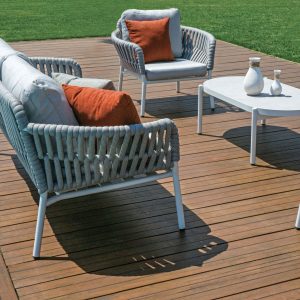 Set Maratea - Composto Da 2 Poltrone, Un Divano A Tre Posti - E Un Tavolino Piano In Ceramic Glass Effetto Cemento 110 X 60 X 40 Cm - Struttura In Alluminio E Corda - Cuscini Sfoderabili E Pillow Decorativi