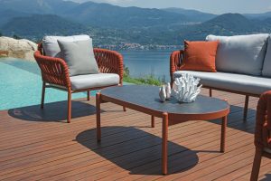 Set Maratea - Composto Da 2 Poltrone, Un Divano A Tre Posti - E Un Tavolino Piano In Ceramic Glass Effetto Cemento 110 X 60 X 40 Cm - Struttura In Alluminio  E Corda - Cuscini Sfoderabili  E Pillow Decorativi