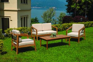 Set Riace - Composto Da 2 Poltrone, Un Divano A 2 Posti - Un Tavolino 120 X 60 X 45 Cm - In Legno Di Teak Fsc - Cuscini Ecrù