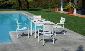 Tavolo San Vincenzo 80X80 Aluminio Colorato  Piano A Doghe