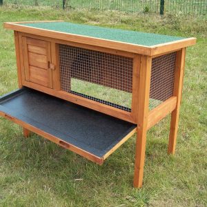 Conigliera in legno.