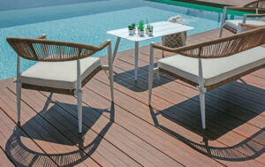 Set Milano - Composto Da 2 Poltrone, 1 Divano E Un Tavolino Con Piano A Doghe Di Alluminio 100 X 55 X 45 Cm - Struttura In Alluminio   B - Seduta E Schienale In Twist Wicker Ø 5 Mm Paglia - Cuscini Sfoderabili