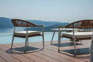 Set Milano - Composto Da 2 Poltrone, 1 Divano E Un Tavolino Con Piano A Doghe Di Alluminio 100 X 55 X 45 Cm - Struttura In Alluminio   B - Seduta E Schienale In Twist Wicker Ø 5 Mm Paglia - Cuscini Sfoderabili