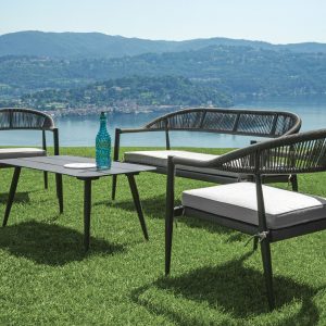 Set Milano - Composto Da 2 Poltrone, 1 Divano E Un Tavolino Con Piano A Doghe Di Alluminio 100 X 55 X 45 Cm - Struttura In Alluminio B - Seduta E Schienale In Twist Wicker Ø 5 Mm Paglia - Cuscini Sfoderabili