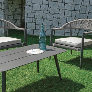 Set Milano - Composto Da 2 Poltrone, 1 Divano E Un Tavolino Con Piano A Doghe Di Alluminio 100 X 55 X 45 Cm - Struttura In Alluminio B - Seduta E Schienale In Twist Wicker Ø 5 Mm Paglia - Cuscini Sfoderabili
