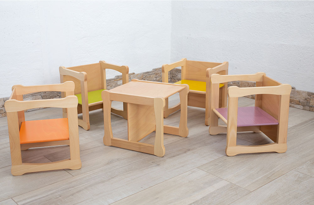 Sedia a cubo DIXI/Q di Adex trasformabile in tavolino per bambini