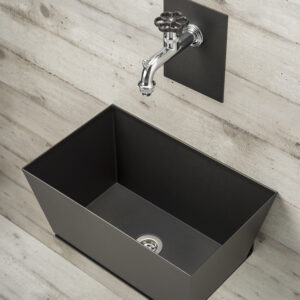 Fontana a parete con vaschetta Belfer in acciaio zincato