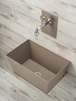 Fontana a parete con vaschetta Belfer in acciaio zincato